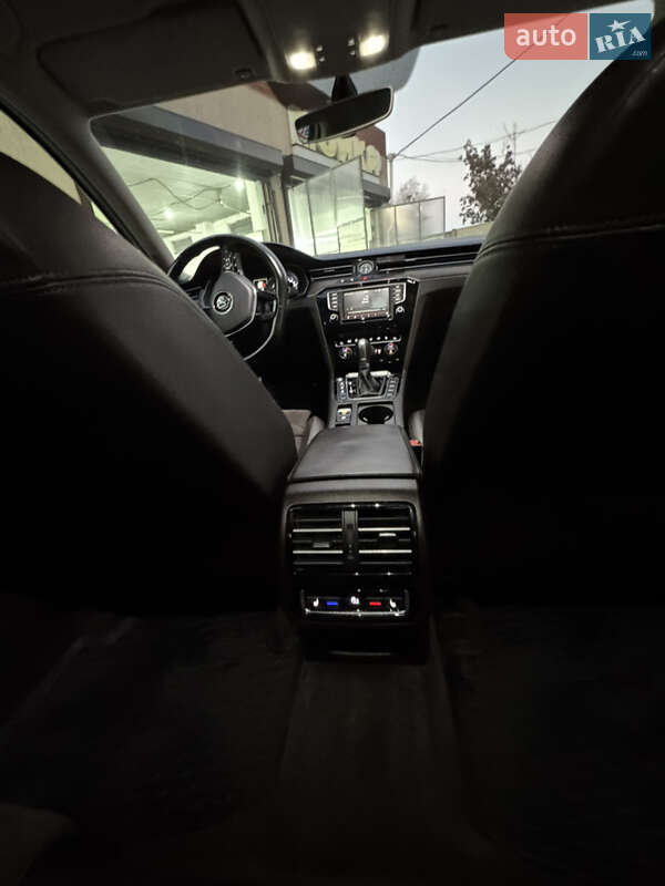 Седан Volkswagen Passat 2015 в Николаеве