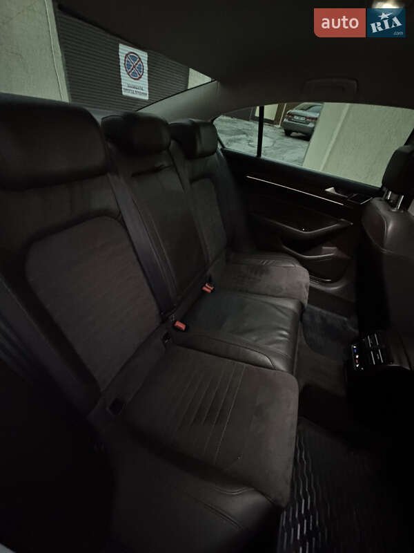 Седан Volkswagen Passat 2015 в Николаеве