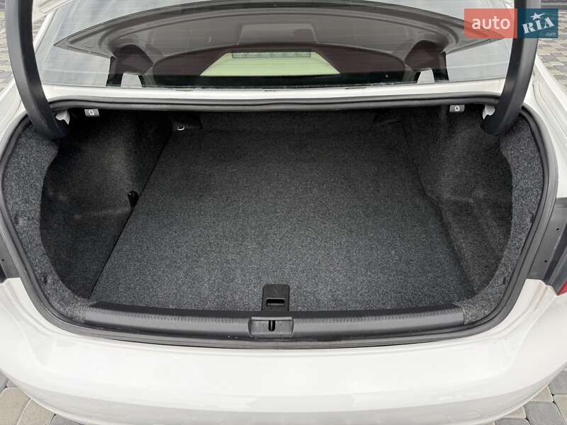 Седан Volkswagen Passat 2014 в Львове фото 55 Седан Volkswagen Passat 2014 в Львове