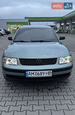 Седан Volkswagen Passat 1999 в Житомире