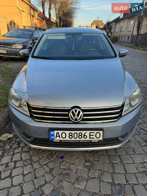 Седан Volkswagen Passat 2012 в Мукачевому