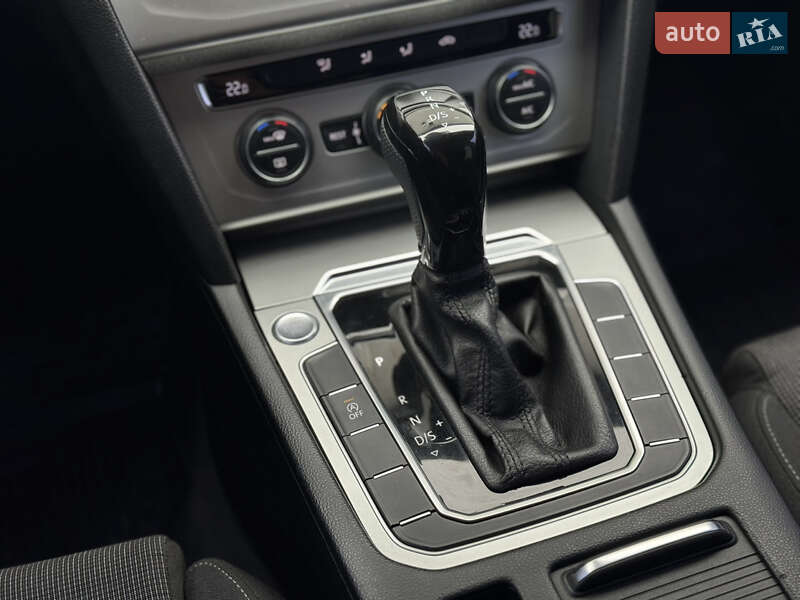 Седан Volkswagen Passat 2015 в Звягеле фото 27 Седан Volkswagen Passat 2015 в Звягеле