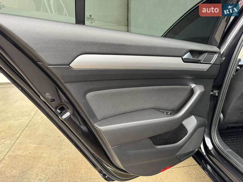 Седан Volkswagen Passat 2015 в Звягеле фото 34 Седан Volkswagen Passat 2015 в Звягеле