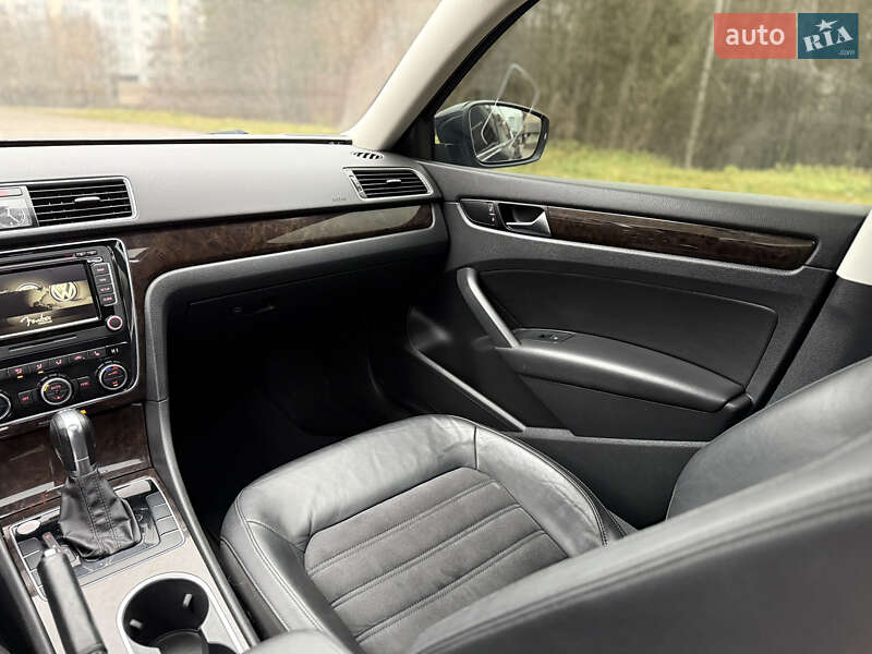 Седан Volkswagen Passat 2014 в Тернополе