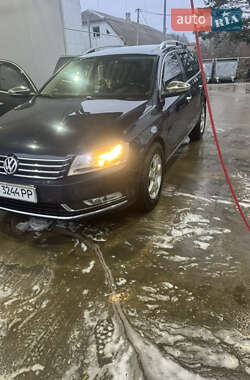Універсал Volkswagen Passat 2011 в Чернівцях