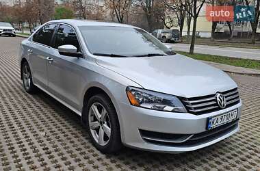 Седан Volkswagen Passat 2012 в Киеве