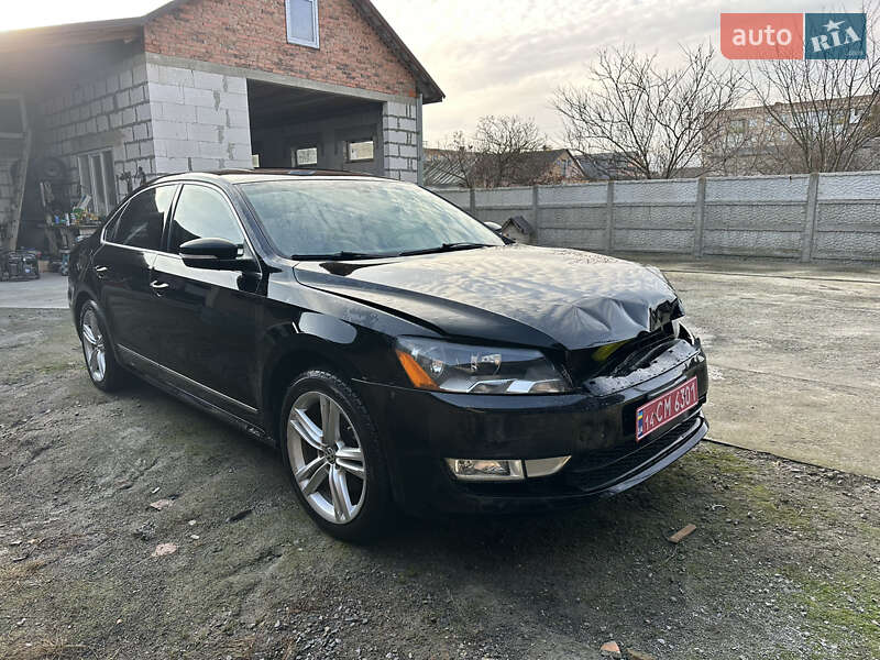 Седан Volkswagen Passat 2014 в Ровно