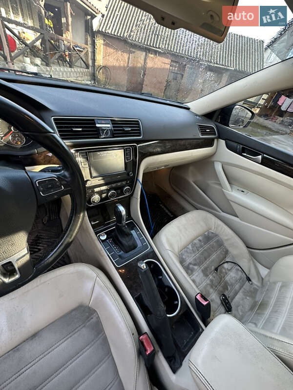 Седан Volkswagen Passat 2014 в Ровно