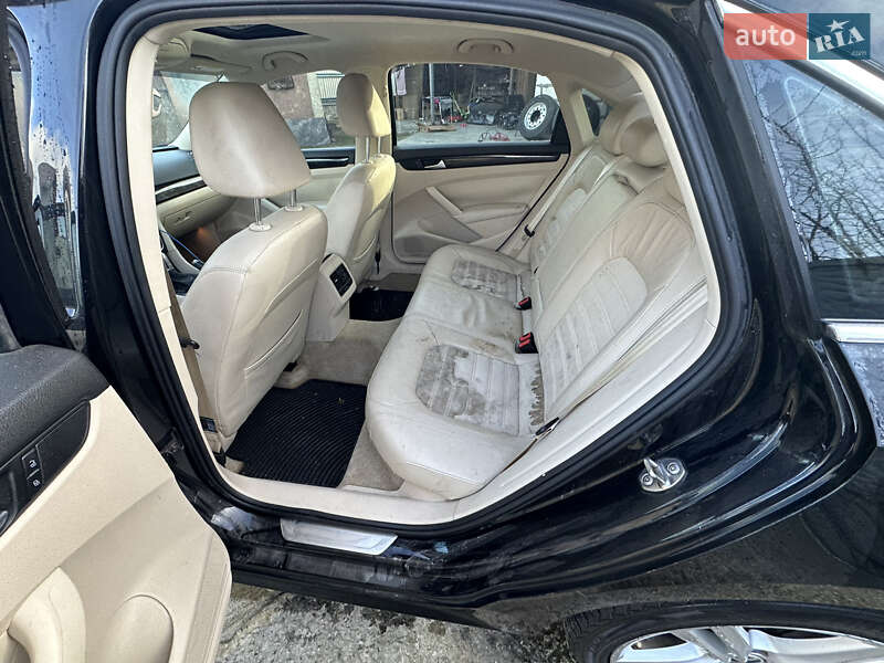 Седан Volkswagen Passat 2014 в Ровно