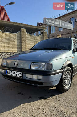 Седан Volkswagen Passat 1990 в Харкові
