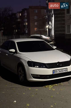 Седан Volkswagen Passat 2012 в Кропивницком
