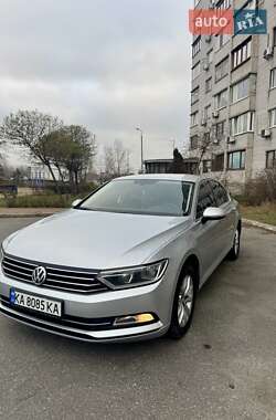 Седан Volkswagen Passat 2017 в Києві
