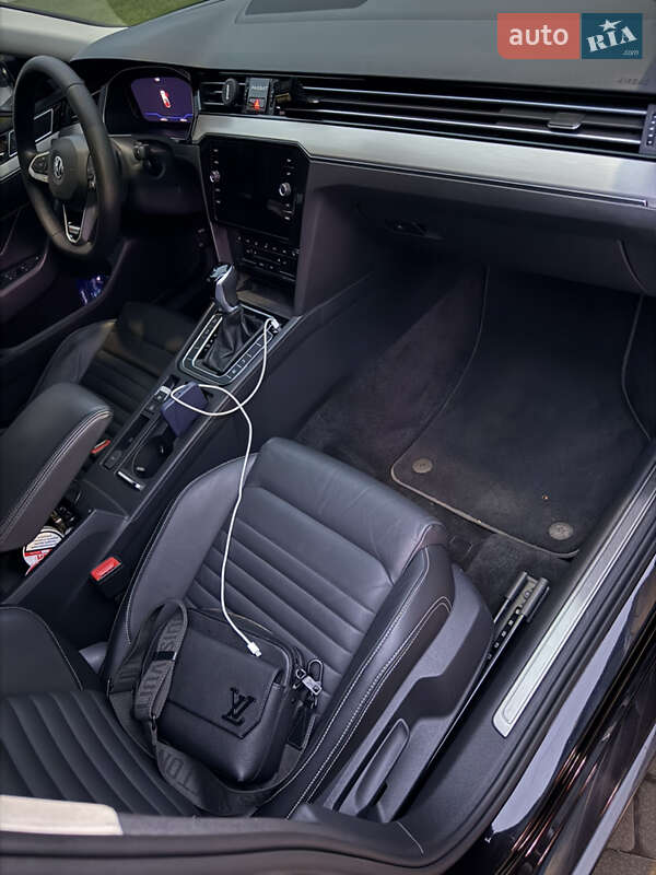 Седан Volkswagen Passat 2019 в Киеве