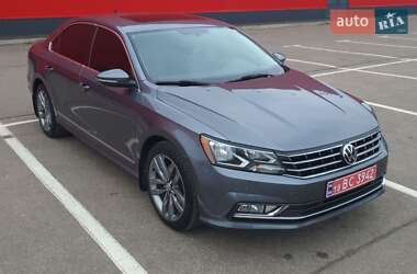 Седан Volkswagen Passat 2016 в Кропивницком