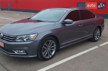 Седан Volkswagen Passat 2016 в Кропивницком