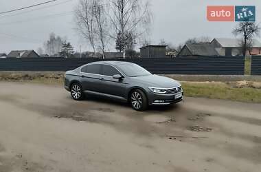 Седан Volkswagen Passat 2015 в Рокитному