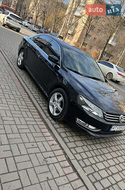 Седан Volkswagen Passat 2015 в Ивано-Франковске
