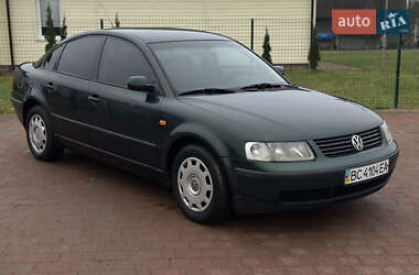 Седан Volkswagen Passat 1998 в Стрию