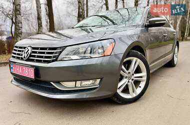 Седан Volkswagen Passat 2015 в Черновцах