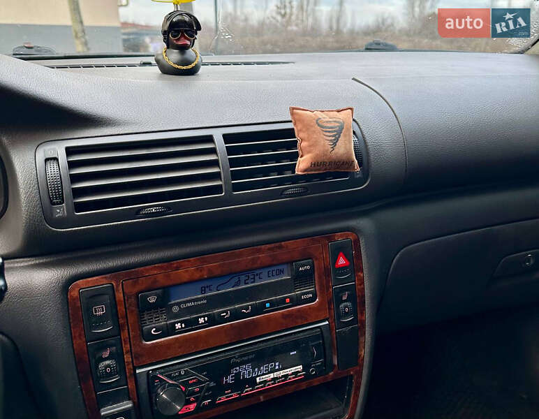 Седан Volkswagen Passat 2004 в Киеве