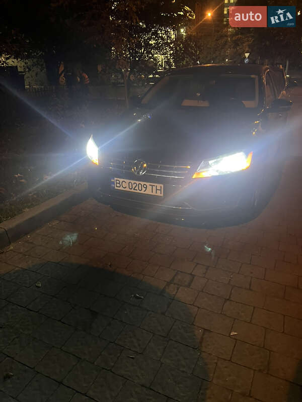 Седан Volkswagen Passat 2014 в Львове