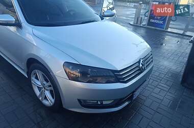 Седан Volkswagen Passat 2013 в Ивано-Франковске