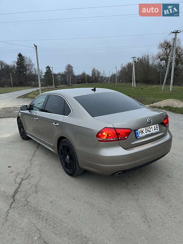 Седан Volkswagen Passat 2014 в Ровно