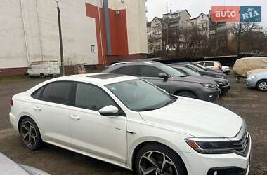 Седан Volkswagen Passat 2021 в Черновцах