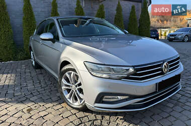 Седан Volkswagen Passat 2020 в Іршаві