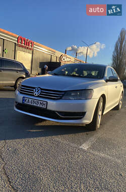 Седан Volkswagen Passat 2013 в Киеве