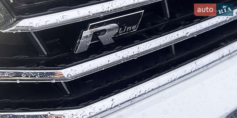 Седан Volkswagen Passat 2019 в Львове