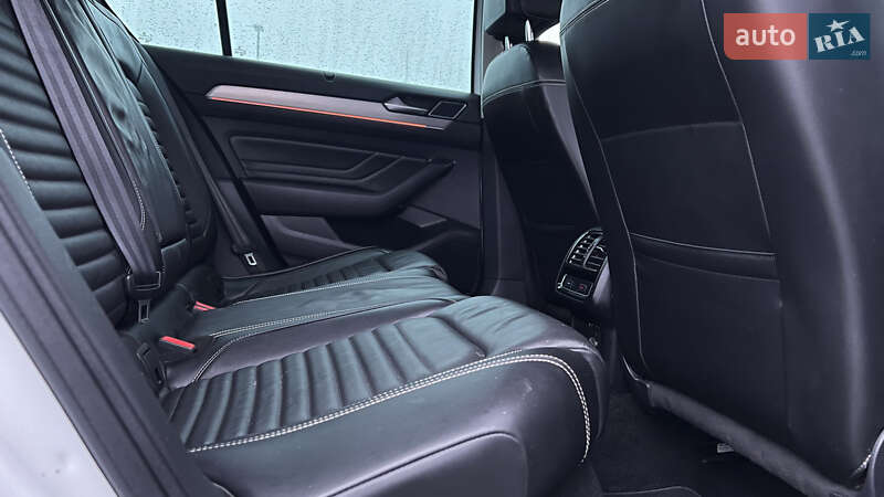 Седан Volkswagen Passat 2019 в Львове