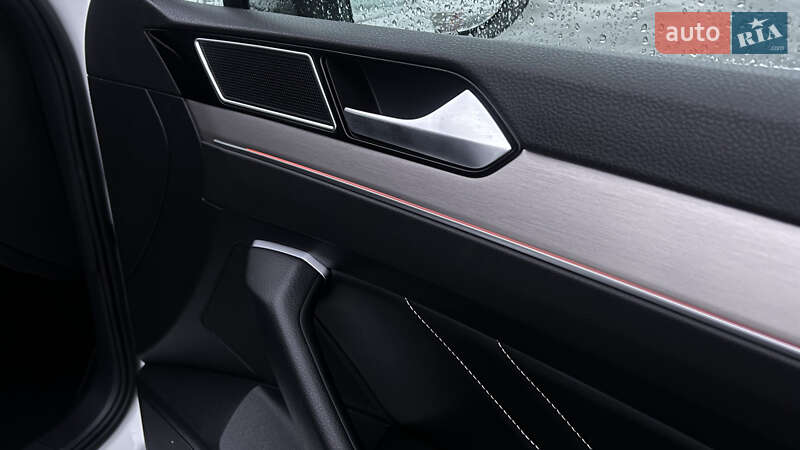 Седан Volkswagen Passat 2019 в Львове