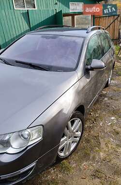Универсал Volkswagen Passat 2005 в Бориславе