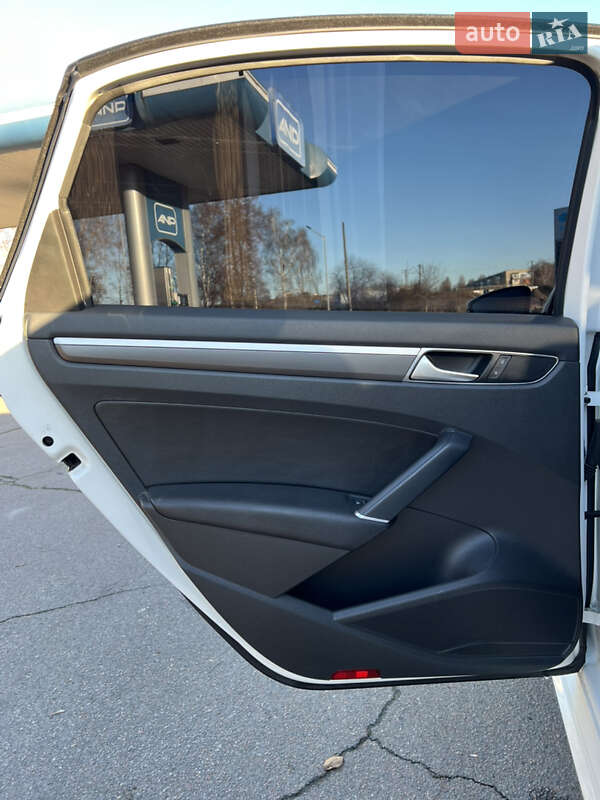 Седан Volkswagen Passat 2016 в Конотопе