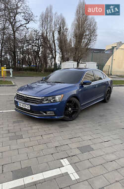 Седан Volkswagen Passat 2016 в Днепре