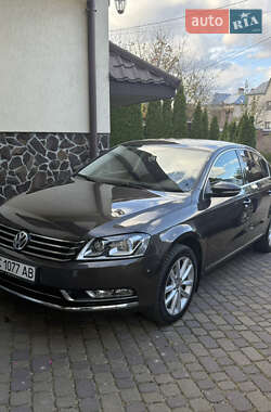Седан Volkswagen Passat 2012 в Львове
