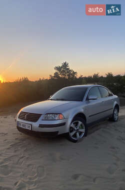 Седан Volkswagen Passat 2001 в Рокитном