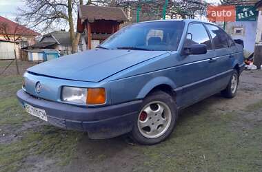 Седан Volkswagen Passat 1991 в Мостиске