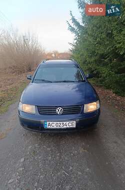 Універсал Volkswagen Passat 1998 в Голобах