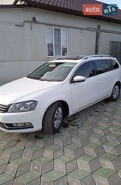 Универсал Volkswagen Passat 2011 в Новоселице