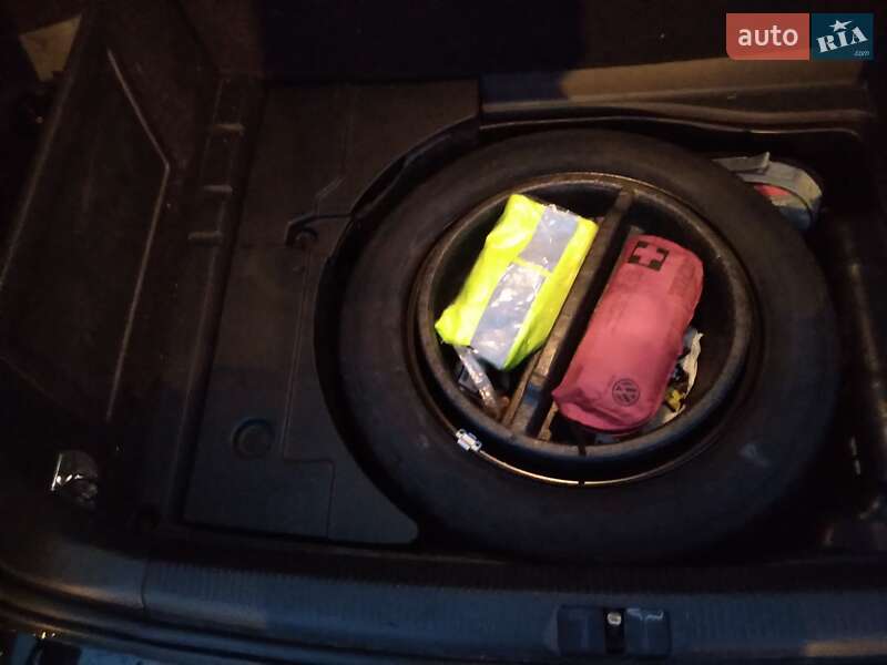 Универсал Volkswagen Passat 2014 в Киеве