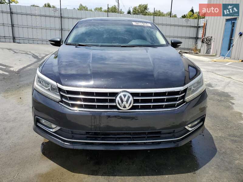 Седан Volkswagen Passat 2017 в Одессе
