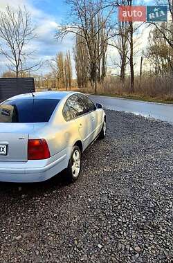 Седан Volkswagen Passat 1998 в Богодухове