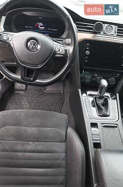 Седан Volkswagen Passat 2018 в Києві