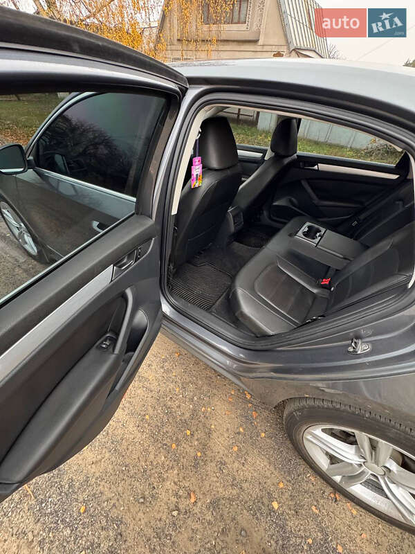Седан Volkswagen Passat 2012 в Широком
