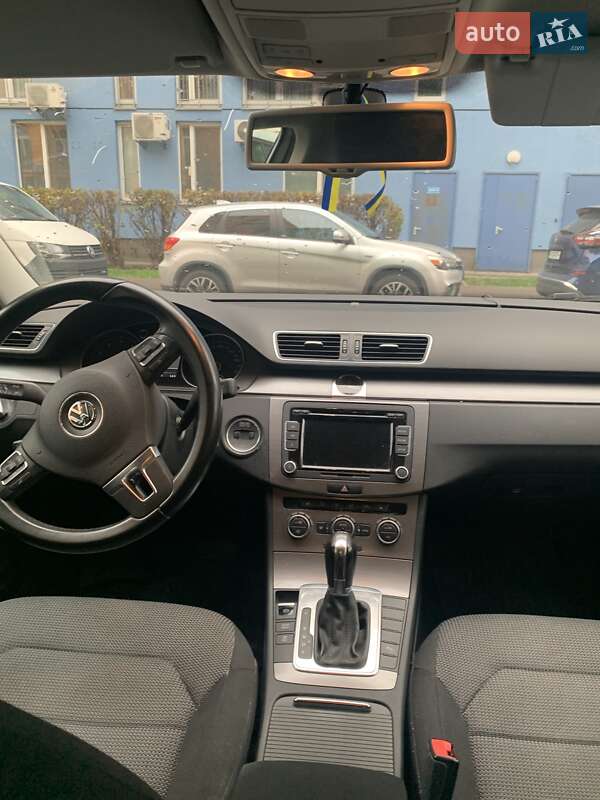Седан Volkswagen Passat 2013 в Киеве