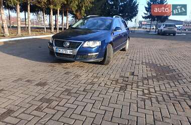 Універсал Volkswagen Passat 2010 в Рівному