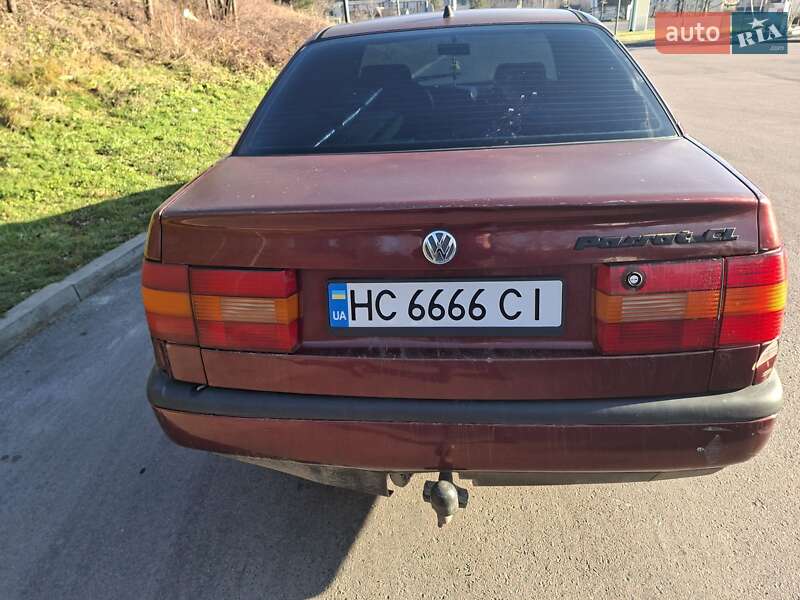 Седан Volkswagen Passat 1994 в Стрию