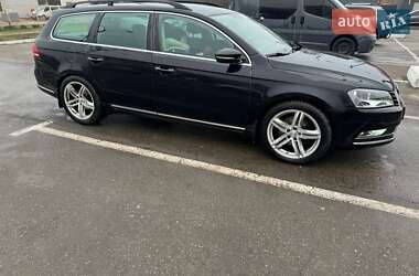 Універсал Volkswagen Passat 2011 в Харкові